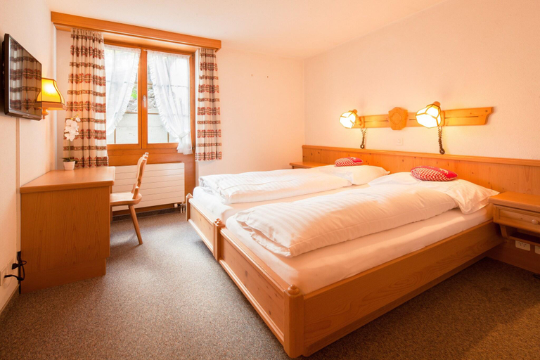 Bedroom 3, Hotel Alpenhof, Interlaken