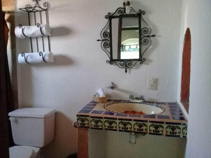 Bathroom, Hacienda la Puerta de Enmedio, Mascota
