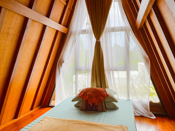 Bedroom 3, Driftwood Luxury Cabin by Nginapsini, Bogor