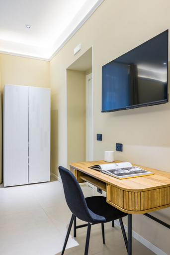 Room 2, Modern Family Spacious Apartment Near Toledo, Napoli