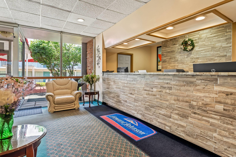 Public Area 2, Howard Johnson by Wyndham Albany, Albany