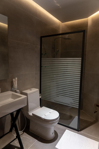Bathroom 3, Sara Plaza Hotel, Salmiya
