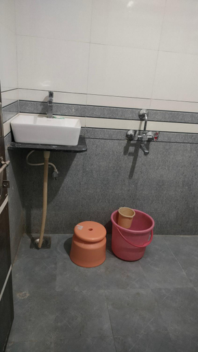 Bathroom 3, laxmanji villa, Sirohi