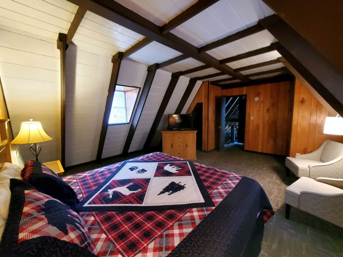 Room 5, Mountain Getaway - Hidden Creek Chalet, Sevier