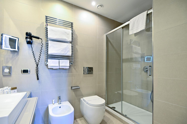 Bathroom 4, Hotel delle Nazioni, Rome