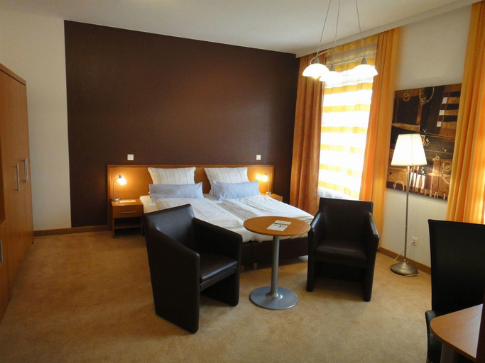 Bedroom 4, Hotel Bayrischer Hof, Heidelberg