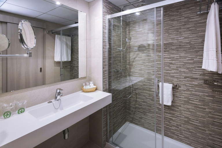 Bathroom 4, Hotel Olympus Palace, Tarragona