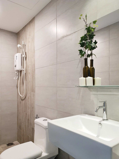 Bathroom, Cozy & Stylish 2BR Apt at Arte Plus, Free Parking, Gombak