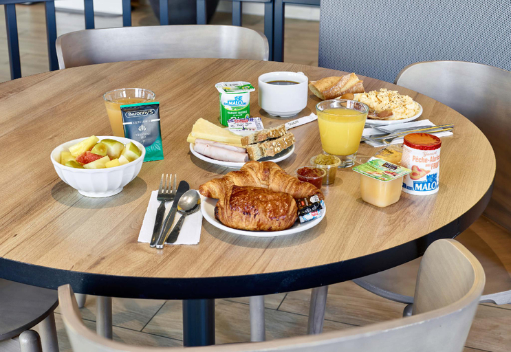 Food & Drinks 5, B&B Hotel Le Port Marly St Germain en Laye, Yvelines