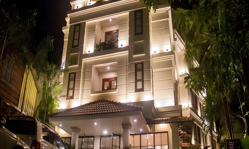 Exterior & Views