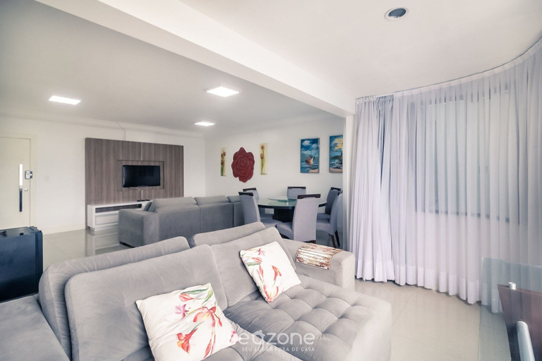 Living area 2, 3BR Apt w/ BBQ 170m From Beach Tsf1302, Balneário Arroio do Silva