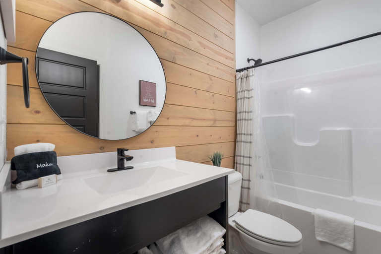 Bathroom 3, Pineapple Duo - Stay for 34, Taney