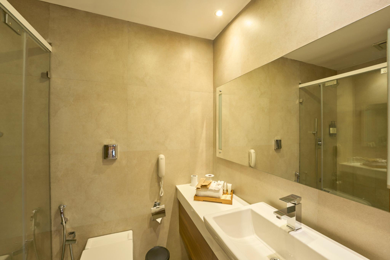 Bathroom 4, The Avenue Regent Hotel, Ernakulam