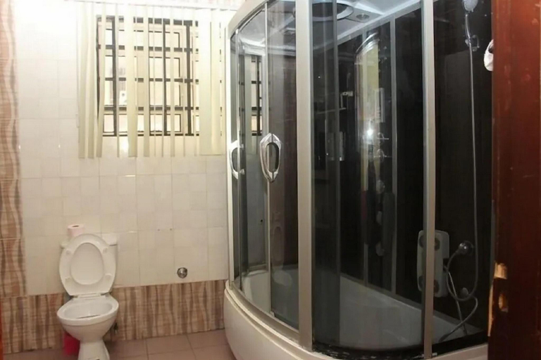 Bathroom 3, Everyday Check-Inn, Obio/Akp