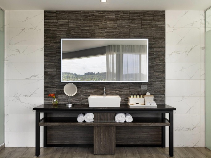 bathroom 13