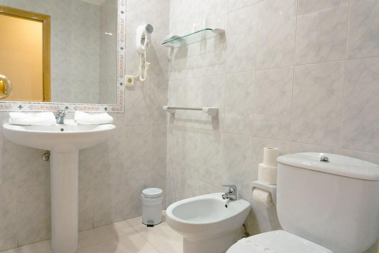 Bathroom 4, Hotel Atalaya II, Pontevedra