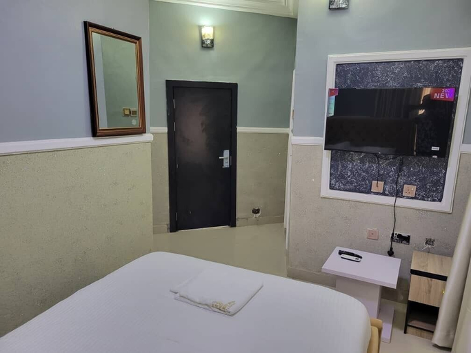 Room 4, international royal hotel, Owerri North