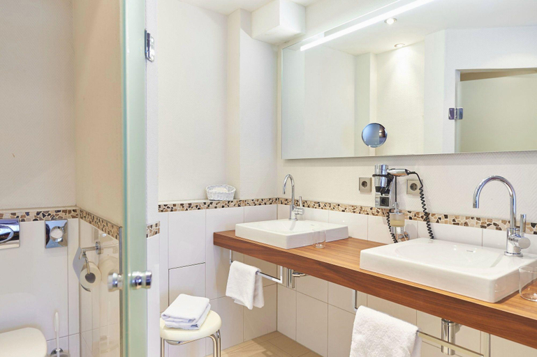 Bathroom 3, Hotel-Restaurant Schwanen, Reutlingen