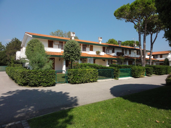 5, Bibione Apartment With Pool Access, Venezia