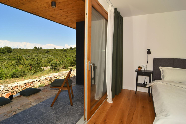 Others 2, Cluster Villas Vucetic, Sali