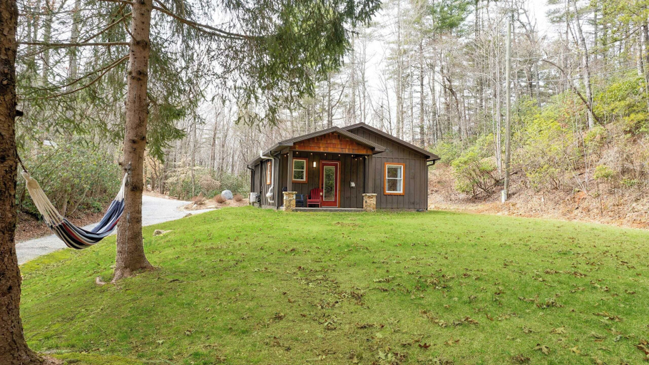 Exterior & Views 2, Bears Place by Avantstay Cozy Mountain Cabin in Brevard + Firepit, Transylvania