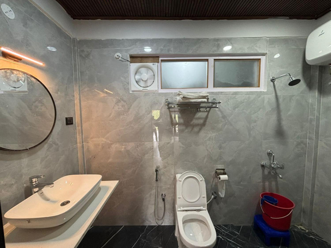Bathroom 4, Pemaling Lords Inn Dirang, West Kameng