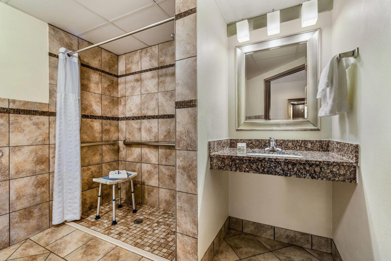Bathroom 4, Baymont by Wyndham Bloomington MSP Airport, Hennepin