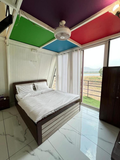 Bedroom, Sizzle Bay Resort, Pune