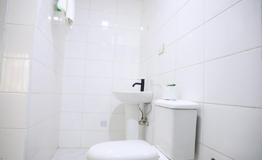 Bathroom 3, D & D Apartments, AbujaMun