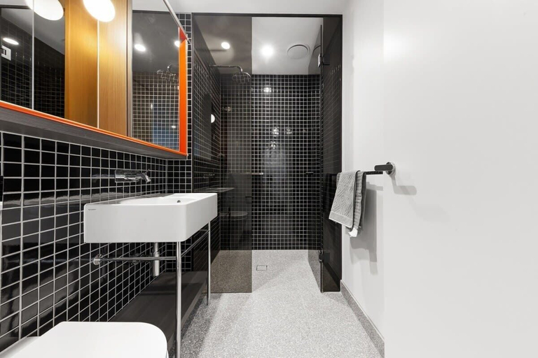 Bathroom, A Cozy Apt, Only a 5-min Walk to Victoria Market, Melbourne