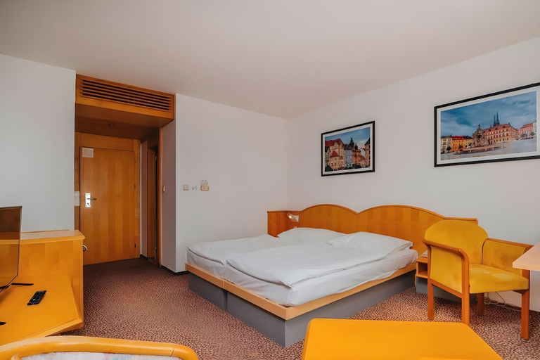 Bedroom 3, Cosmopolitan Bobycentrum - Czech Leading Hotels, Brno