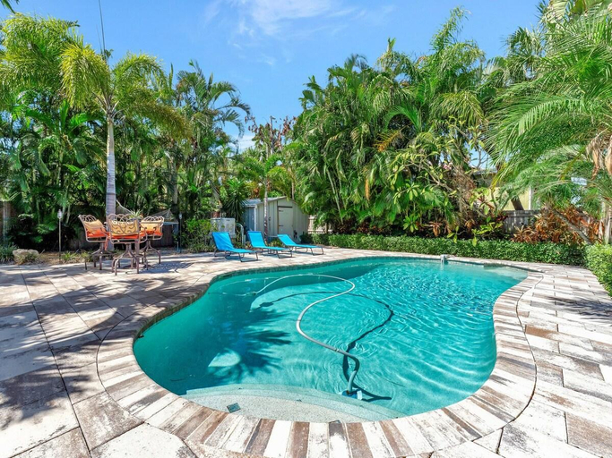 Sport & Beauty 2, Maritana Beach House heated pool & private dock, Pinellas