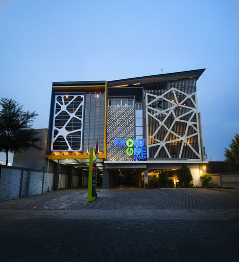 Exterior & Views