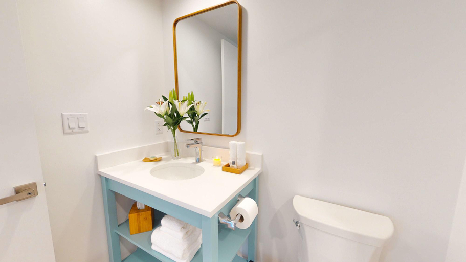 Bathroom 4, Fisher Inn Resort & Marina, Monroe