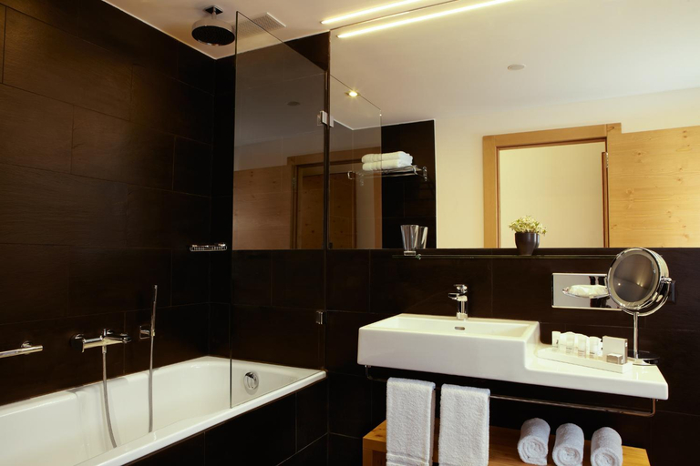 Bathroom 5, Nira Alpina, Maloja