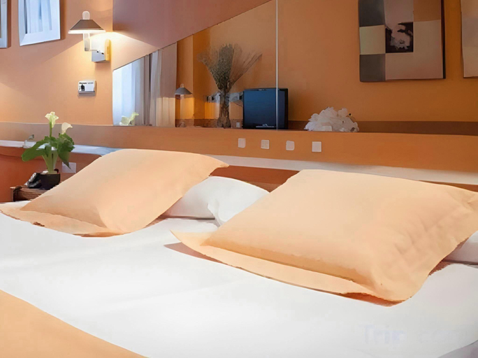 Bedroom 3, Hotel Torresport, Cantabria