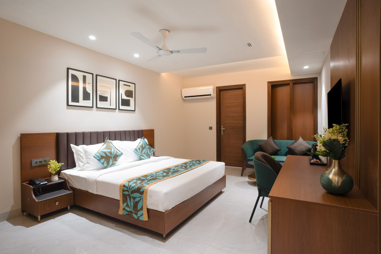 Room 4, Saltstayz Premier Naraina Central Delhi, Delhi