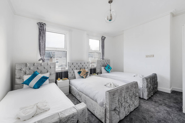 Bedroom, Glamorous Spacious House, London
