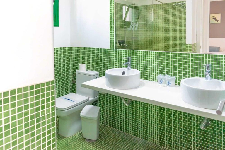 Bathroom 4, Hyde Park Lane, Las Palmas