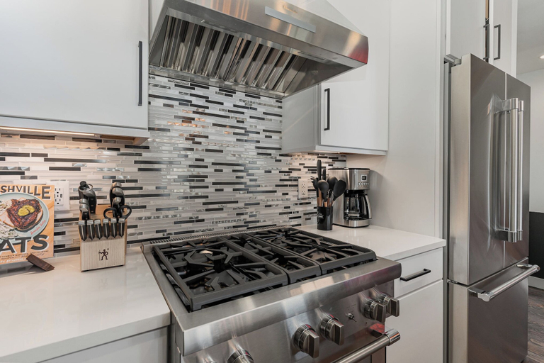 Interior 5, Groovy -rooftop Patio w/ Hot Tub -mins to Broadway, Davidson