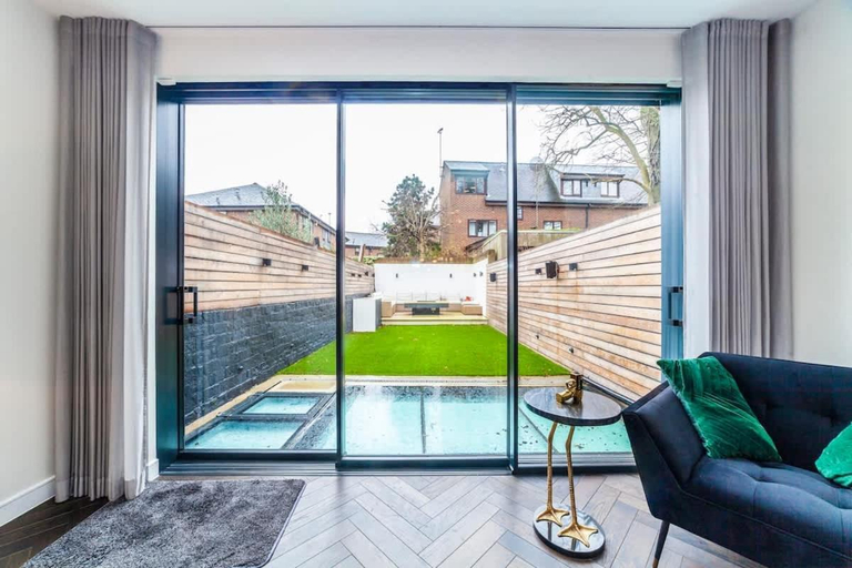2, Luxury 3 BDR House with garden next to Battersea Park, London