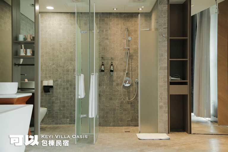 Bathroom 4, I Can, Yilan