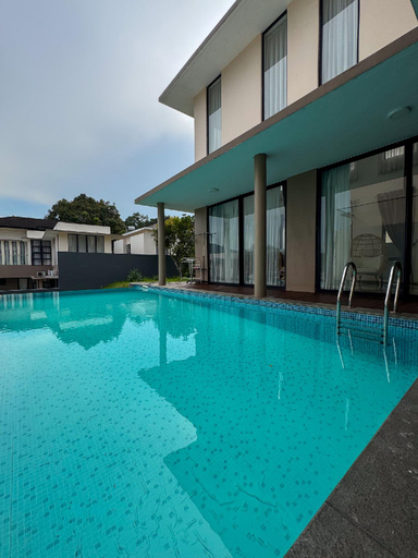 Sport & Beauty 2, Monolog at Nagoya Valley (4BR Private Pool Villa), Batam