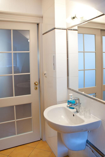 Bathroom 3, Hotel Ontario, Karlovy Vary