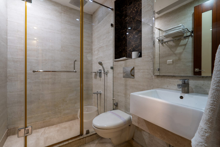 Bathroom 5, Hotel Grand FFour, Delhi