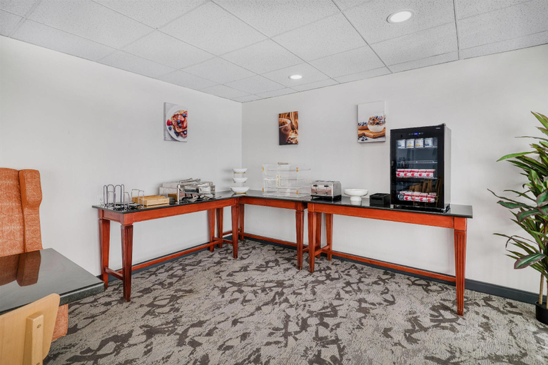 Others 5, Baldwin Inn & Suites, SureStay Collection by Best Western, Hampden