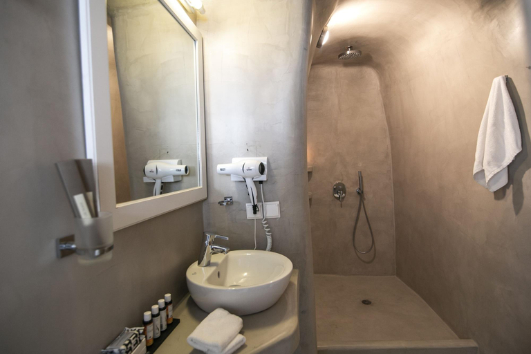 Bathroom 3, Thirea Studios, South Aegean