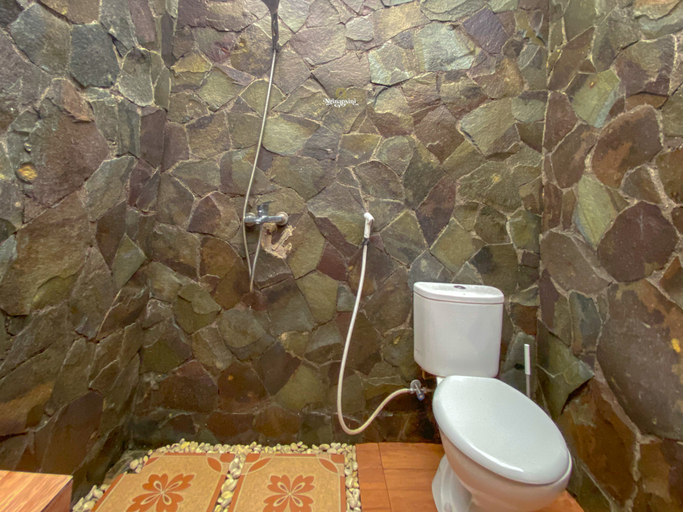 Bathroom 4, Driftwood Luxury Cabin by Nginapsini, Bogor