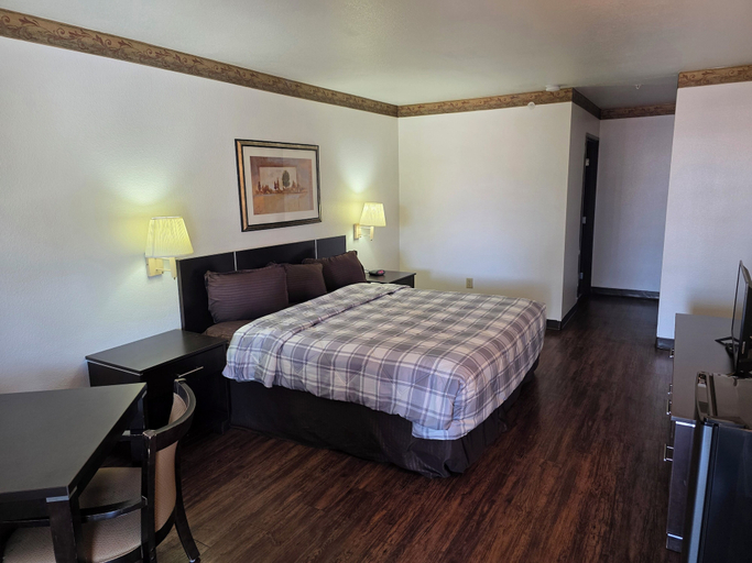 Room 2, American Inn & Suites, Bernalillo