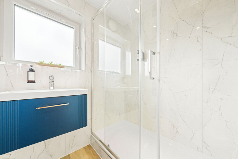 Bathroom 5, Modern 3Bed Home Next To Glasgow Airport, Renfrewshire